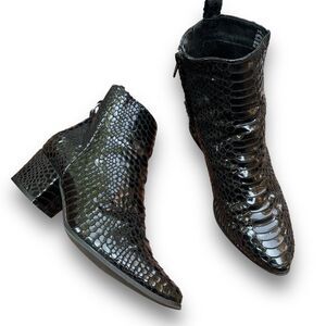 Very G Ankle Booties Black Textured Shoes Boots Women’s size 6